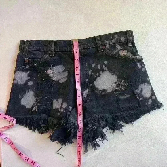 VTG 90s LEVI'S Orange Tab High Rise Black Denim Shorts 31” Waist - Picture 4 of 8